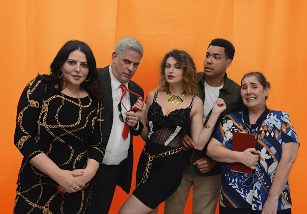 Peça “Amante com Amante se Paga” estreia no tablado paulista no próximo mês de maio