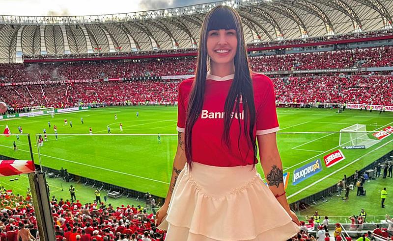 Ale Gaúcha encanta a torcida colorada com transformação de 10 anos vestindo o manto do Internacional