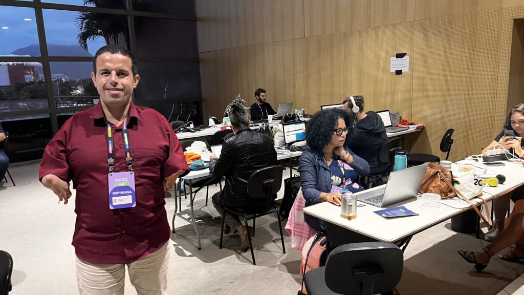 Guto Alves fala sobre a cobertura da 7ª edição do Rio 2C e importância do seu podcast “O Microfone É Seu”