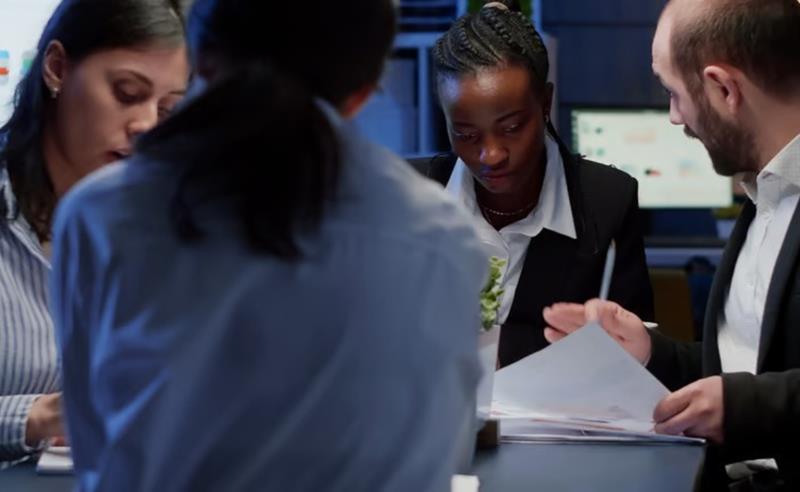 Profissionais 50+ ganham acesso a certificação inédita de Governança com bolsas de estudo do Instituto Empresa