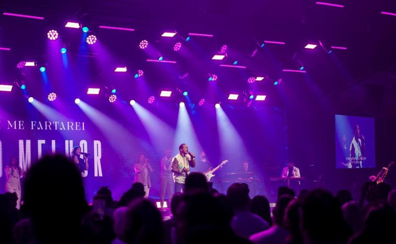 Um dos maiores nomes da música cristã no Brasil, o cantor Davi Sacer apresenta o single e clipe de “Maior Valor”, seu primeiro lançamento pela Universal Music Cristian Group