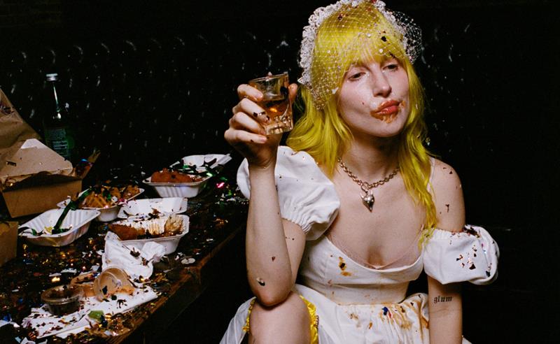 Hayley Williams lança versão física de seu novo álbum Ego Death At A Bachelorette Party