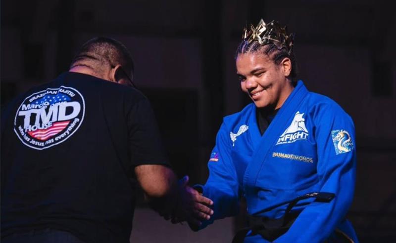 Gabi Pessanha derrota Tayane Porfírio na final e conquista tricampeonato do The Crown da IBJJF