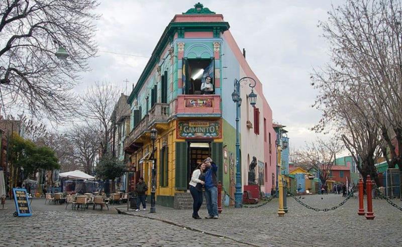 Dia do Trabalho com sabor internacional: La Boca reúne gastronomia e cultura italiana em roteiro pela capital argentina