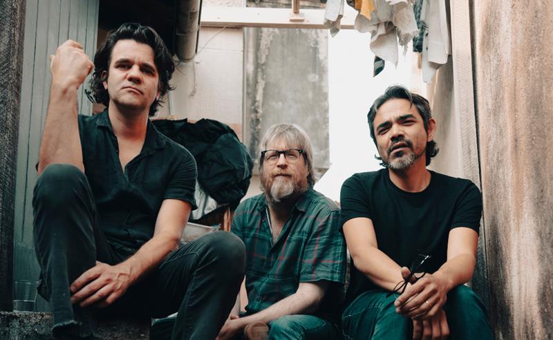 Riviera Gaz antecipa novo álbum com o single “Must Be”